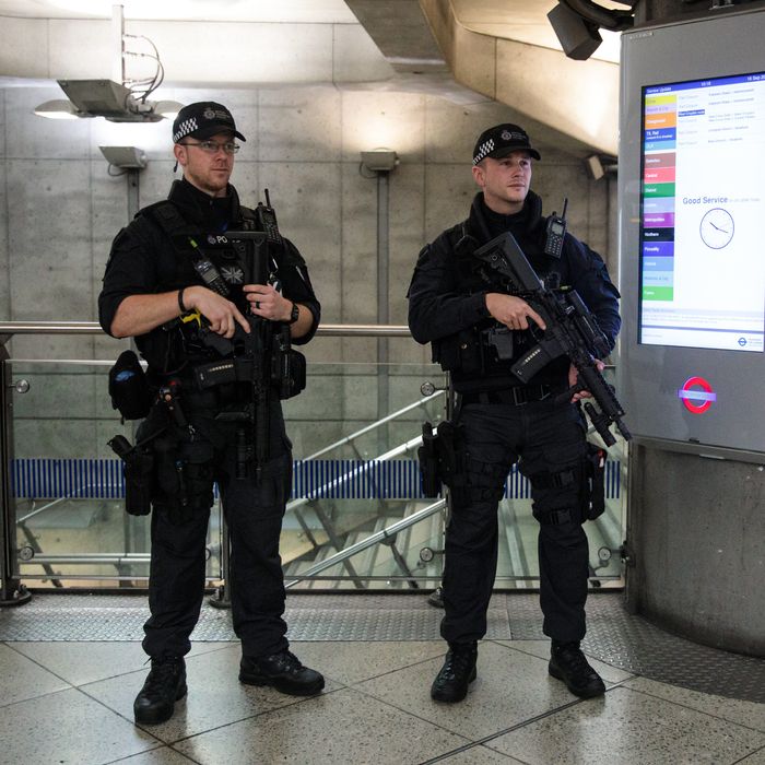 1ef3ee5a74df78b0ed9fee674eaa361de1-16-london-tube-police.rsquare.w700.jpg